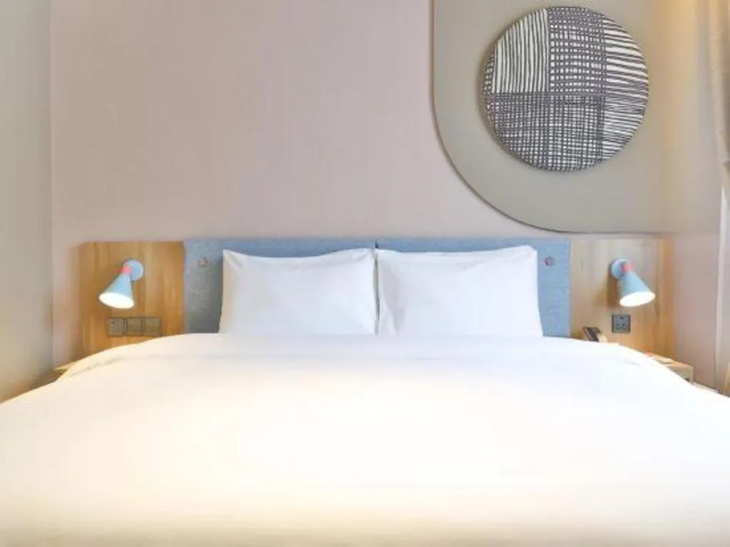 Bed in Home Inn Neo Leshan Central Food Street