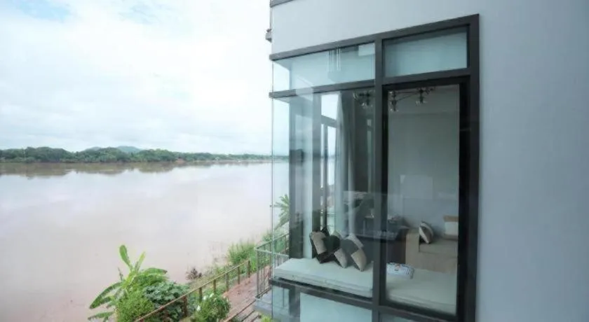 The River House Chiangkhan Hotel