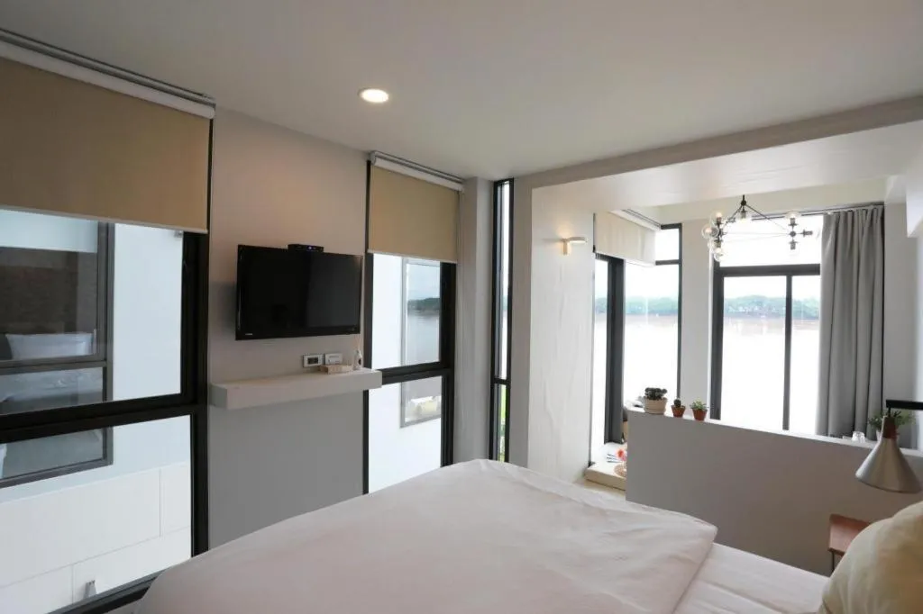 Bed in The River House Chiangkhan Hotel