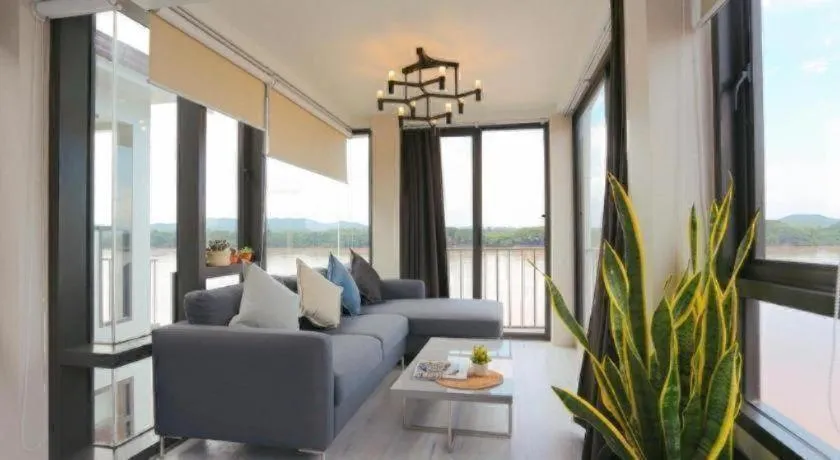 The River House Chiangkhan Hotel