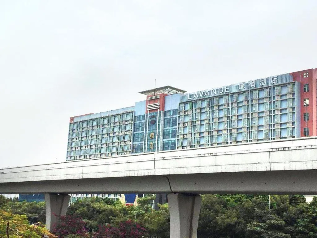 Lavande Hotels Shenzhen Longgang Dayun Center Jixiang Metro Station