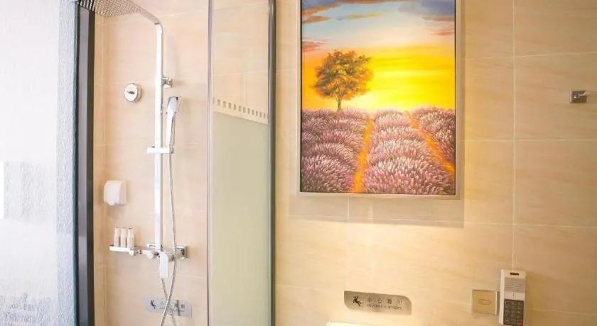 Lavande Hotels Shenzhen Longgang Dayun Center Jixiang Metro Station