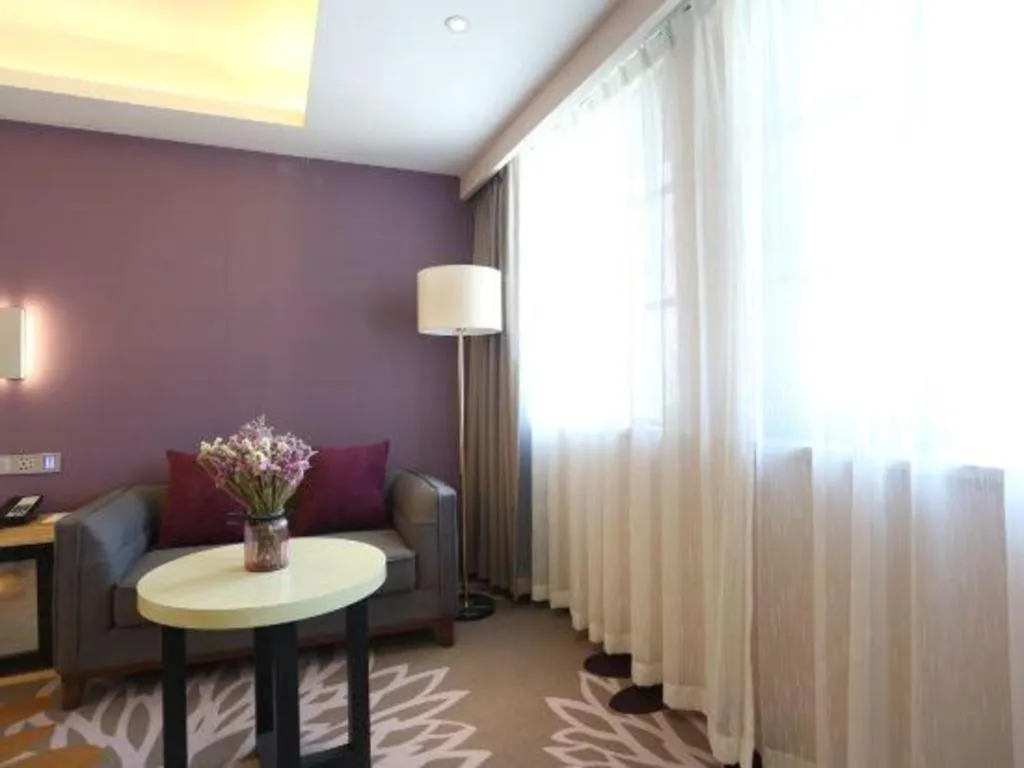 Lavande Hotels Jingshan Bus Station