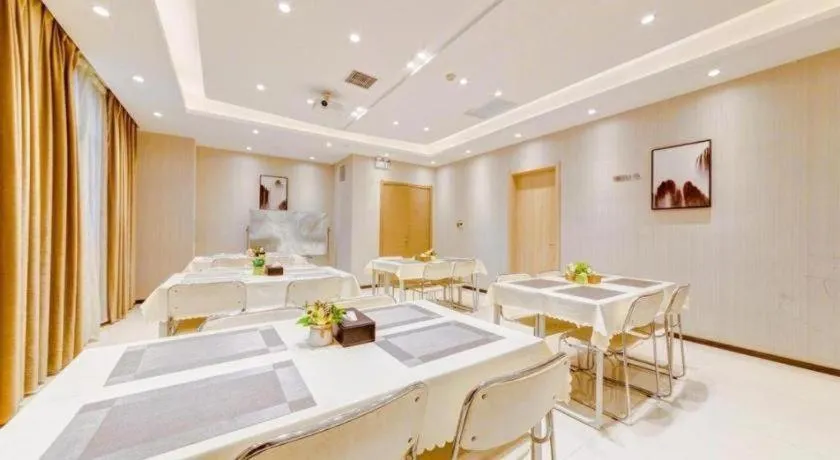 Lavande Hotel Xi'an 1st Fengcheng Road Municipal Library Metro Station