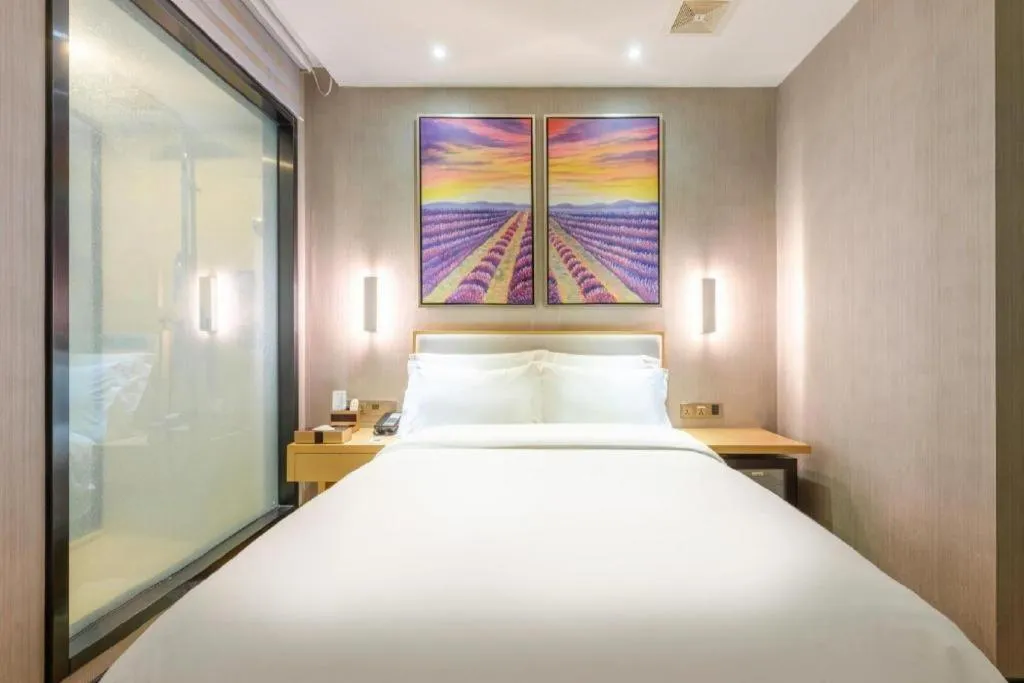 Bed in Lavande Hotels Guangzhou Jiahe Wanggang Metro Station Junhe Avenue