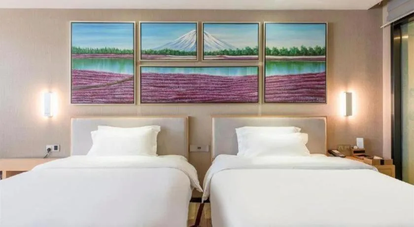 Bed in Lavande Hotels Guangzhou Jiahe Wanggang Metro Station Junhe Avenue