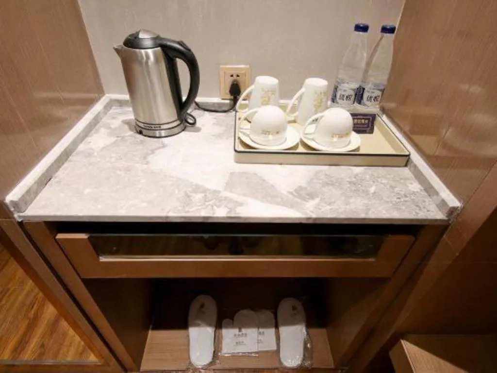 East Queen Hotel (Xi'an Beimen Metro Station)