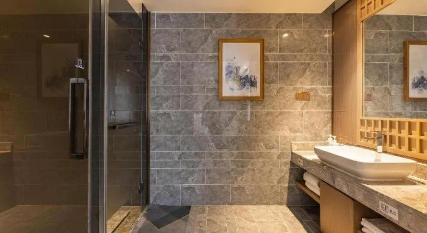 East Queen Hotel (Xi'an Beimen Metro Station)