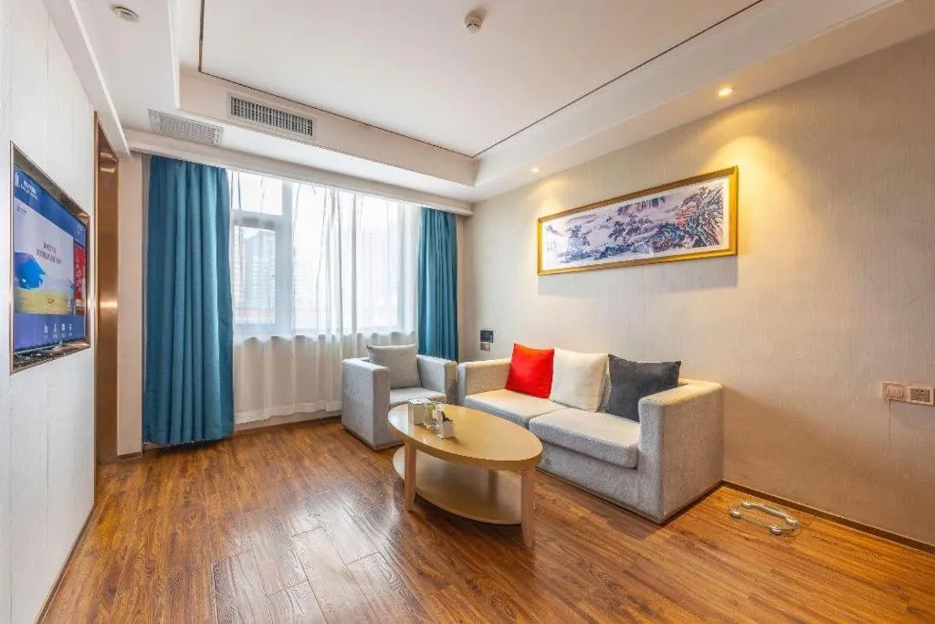 East Queen Hotel (Xi'an Beimen Metro Station)