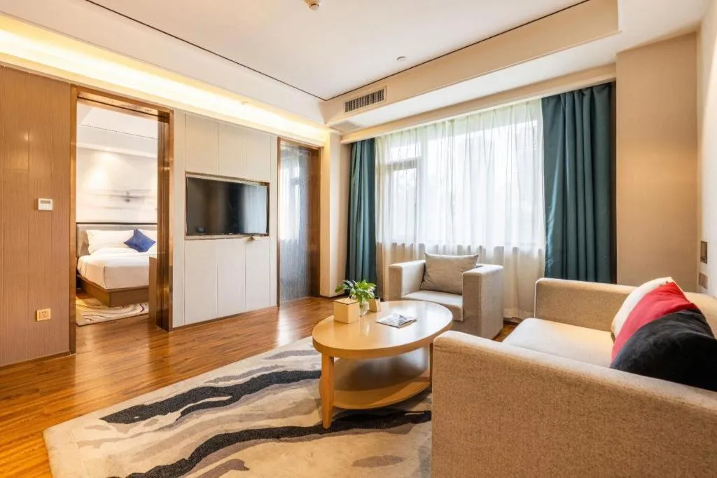 East Queen Hotel (Xi'an Beimen Metro Station)