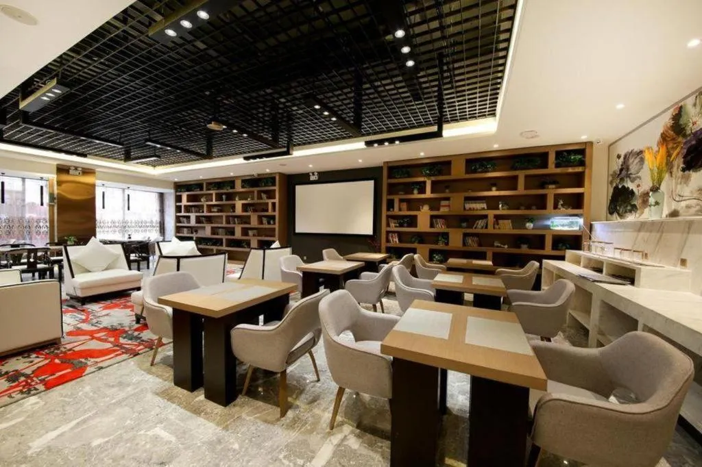 East Queen Hotel (Xi'an Beimen Metro Station)