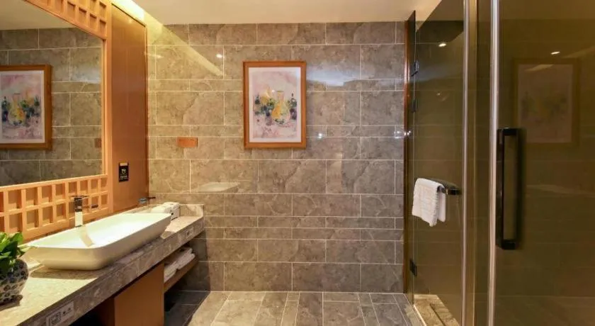 East Queen Hotel (Xi'an Beimen Metro Station)