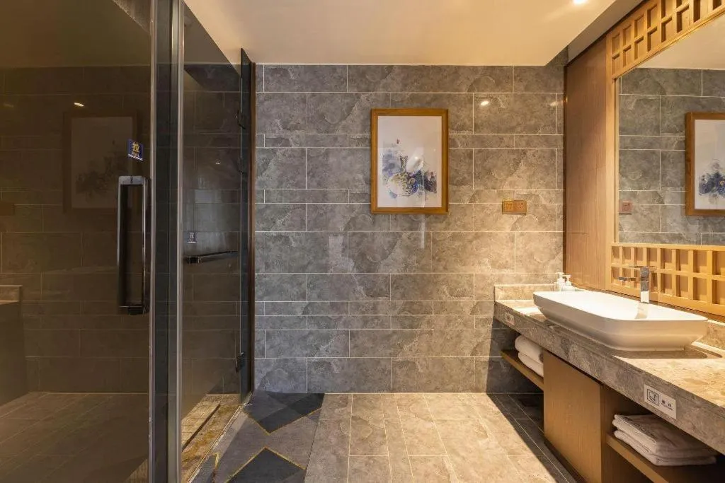 East Queen Hotel (Xi'an Beimen Metro Station)