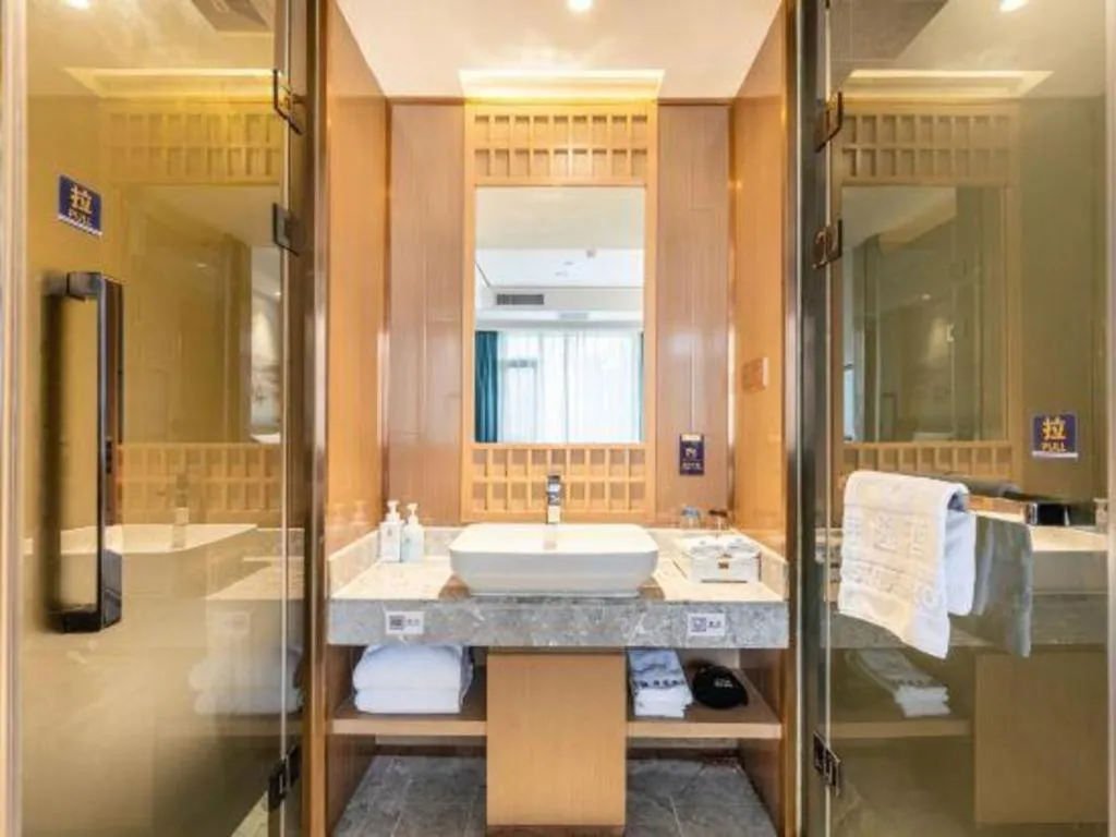 East Queen Hotel (Xi'an Beimen Metro Station)