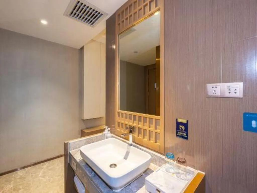 East Queen Hotel (Xi'an Beimen Metro Station)