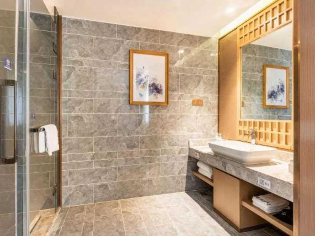 East Queen Hotel (Xi'an Beimen Metro Station)