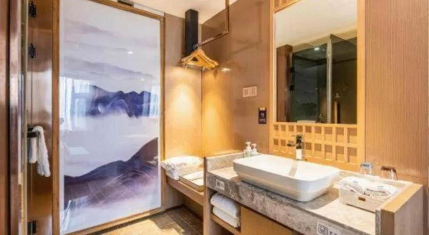 East Queen Hotel (Xi'an Beimen Metro Station)