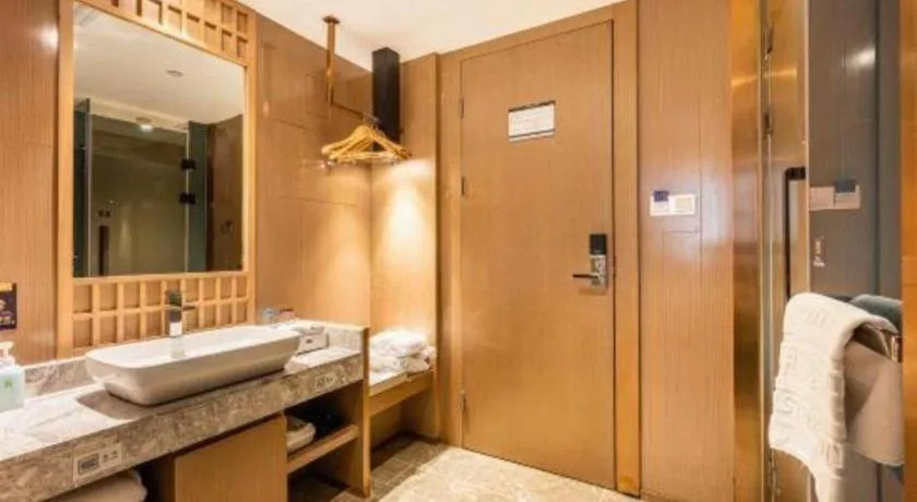 East Queen Hotel (Xi'an Beimen Metro Station)