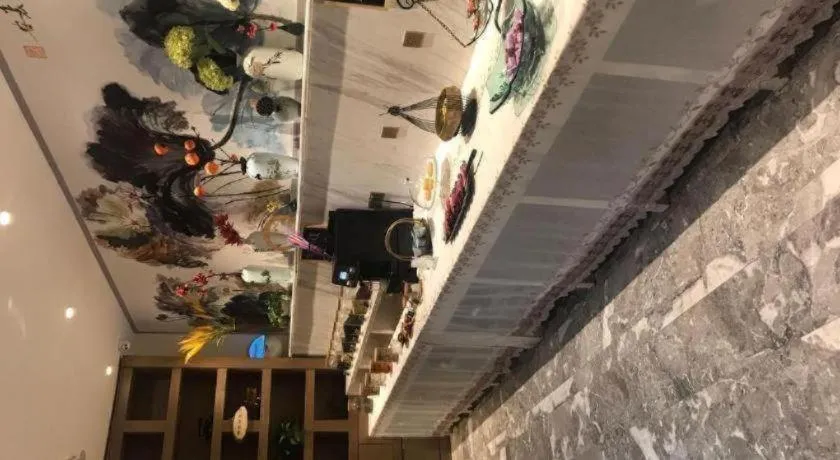 East Queen Hotel (Xi'an Beimen Metro Station)