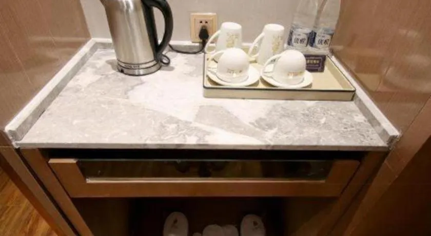 East Queen Hotel (Xi'an Beimen Metro Station)