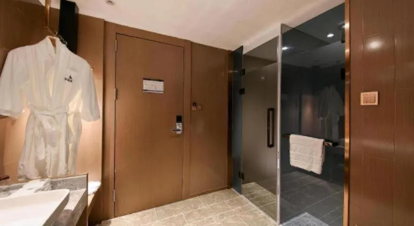 Bed in East Queen Hotel (Xi'an Beimen Metro Station)