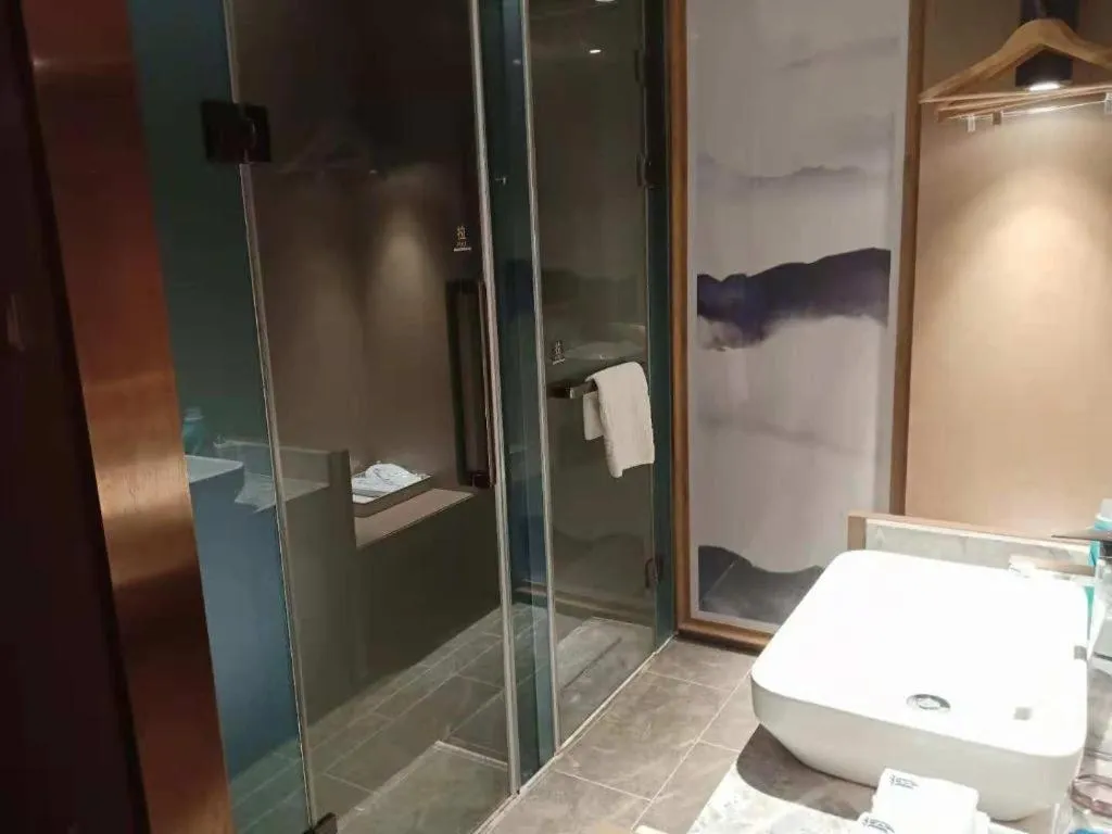 East Queen Hotel (Xi'an Beimen Metro Station)