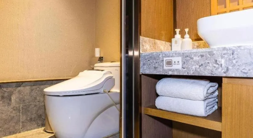 East Queen Hotel (Xi'an Beimen Metro Station)