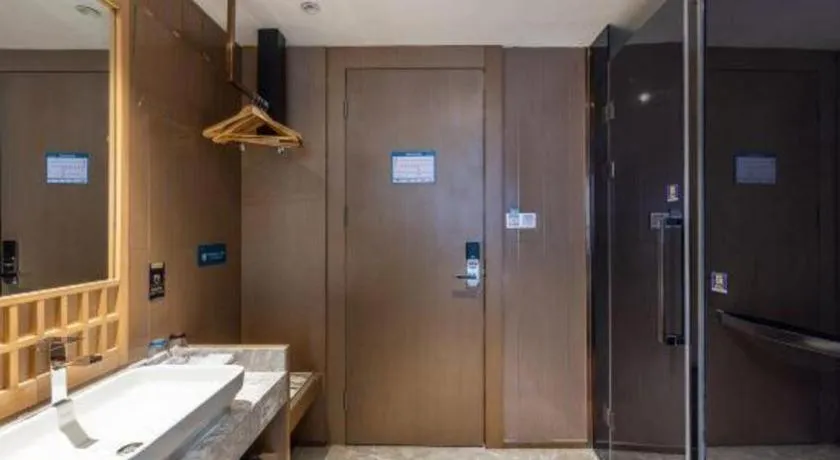 East Queen Hotel (Xi'an Beimen Metro Station)