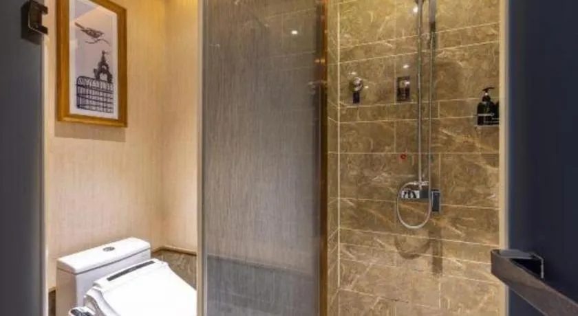 East Queen Hotel (Xi'an Beimen Metro Station)