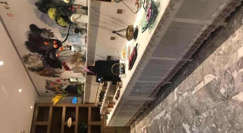 East Queen Hotel (Xi'an Beimen Metro Station)