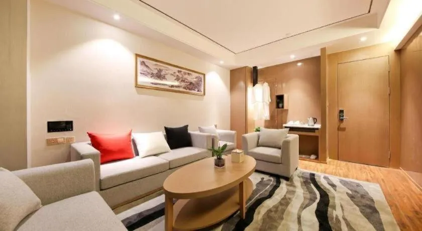 East Queen Hotel (Xi'an Beimen Metro Station)