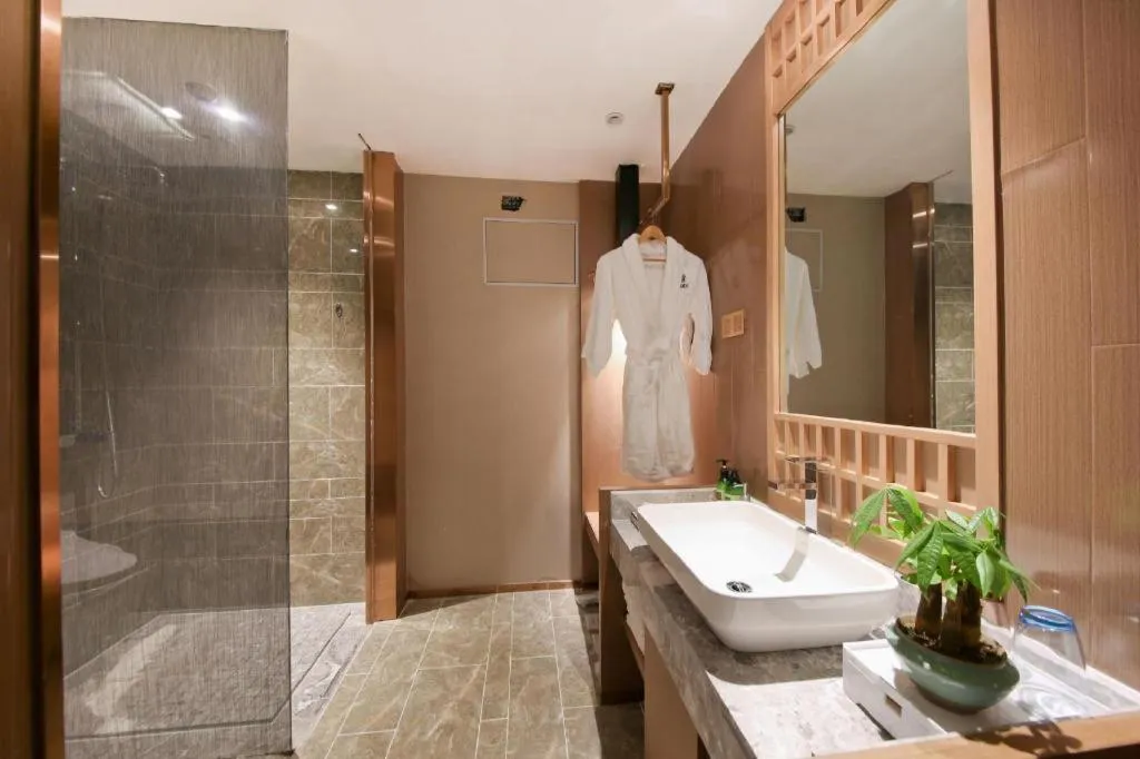 East Queen Hotel (Xi'an Beimen Metro Station)