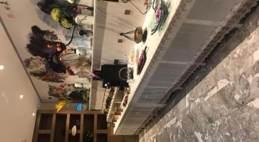 East Queen Hotel (Xi'an Beimen Metro Station)