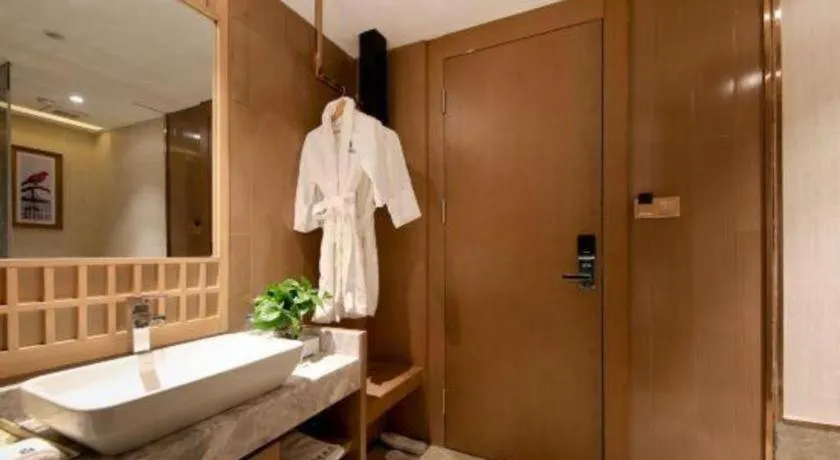 East Queen Hotel (Xi'an Beimen Metro Station)