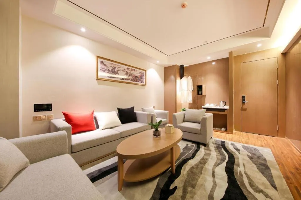 East Queen Hotel (Xi'an Beimen Metro Station)