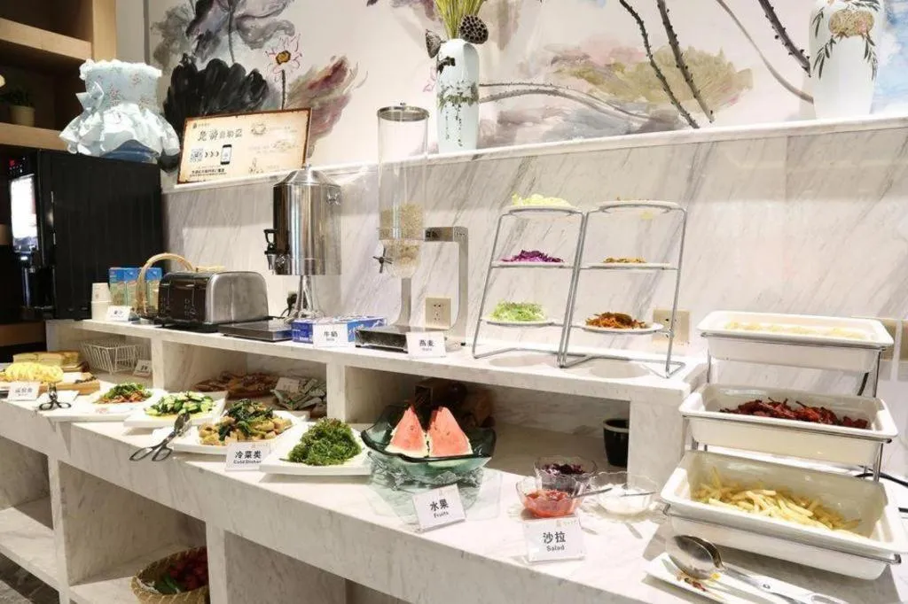 East Queen Hotel (Xi'an Beimen Metro Station)