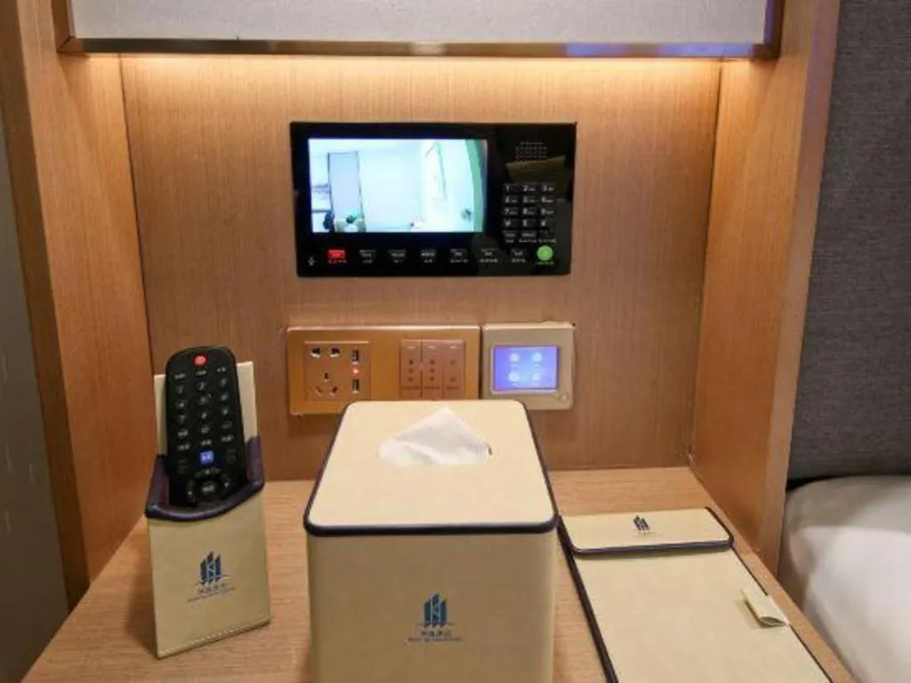 East Queen Hotel (Xi'an Beimen Metro Station)