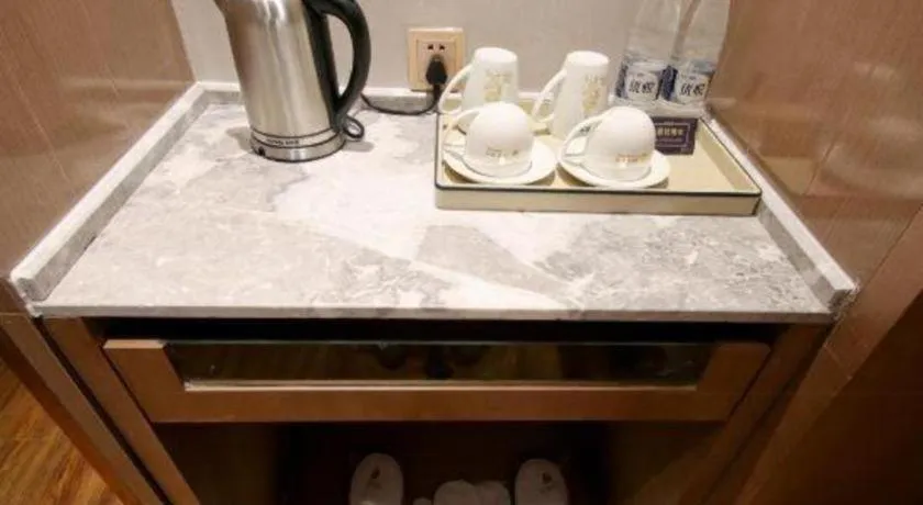 East Queen Hotel (Xi'an Beimen Metro Station)