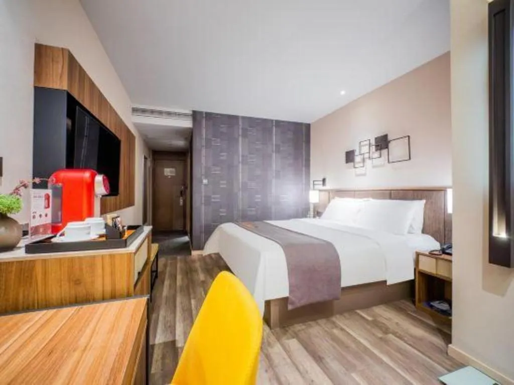 Bed in Home Inn Plus Shanghai Pudong Xinjinqiao Road