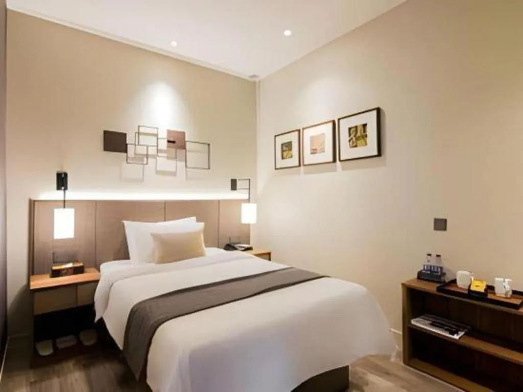 Bed in Home Inn Plus Shanghai Pudong Xinjinqiao Road