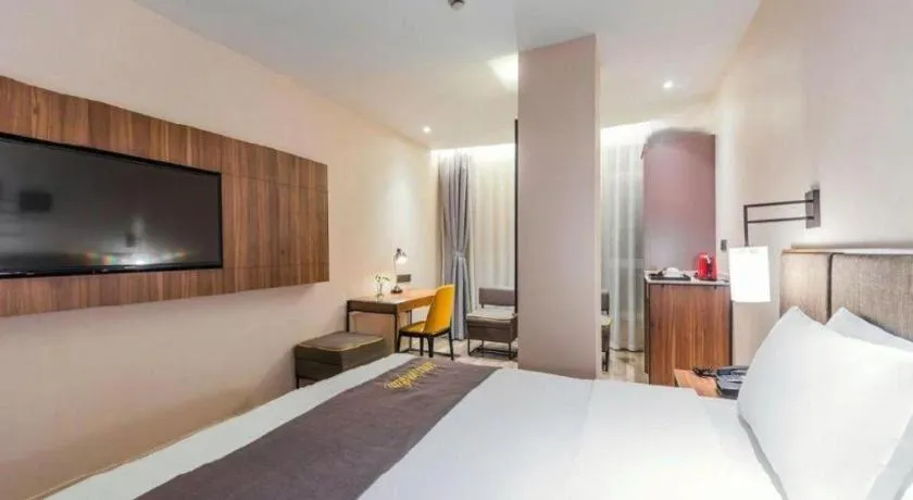 Bed in Home Inn Plus Shanghai Pudong Xinjinqiao Road