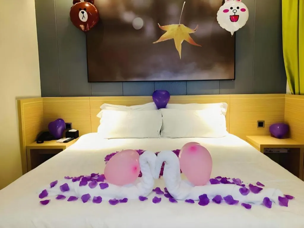 Bed in IU Hotel Kunming Jinma Bijifang Joy City