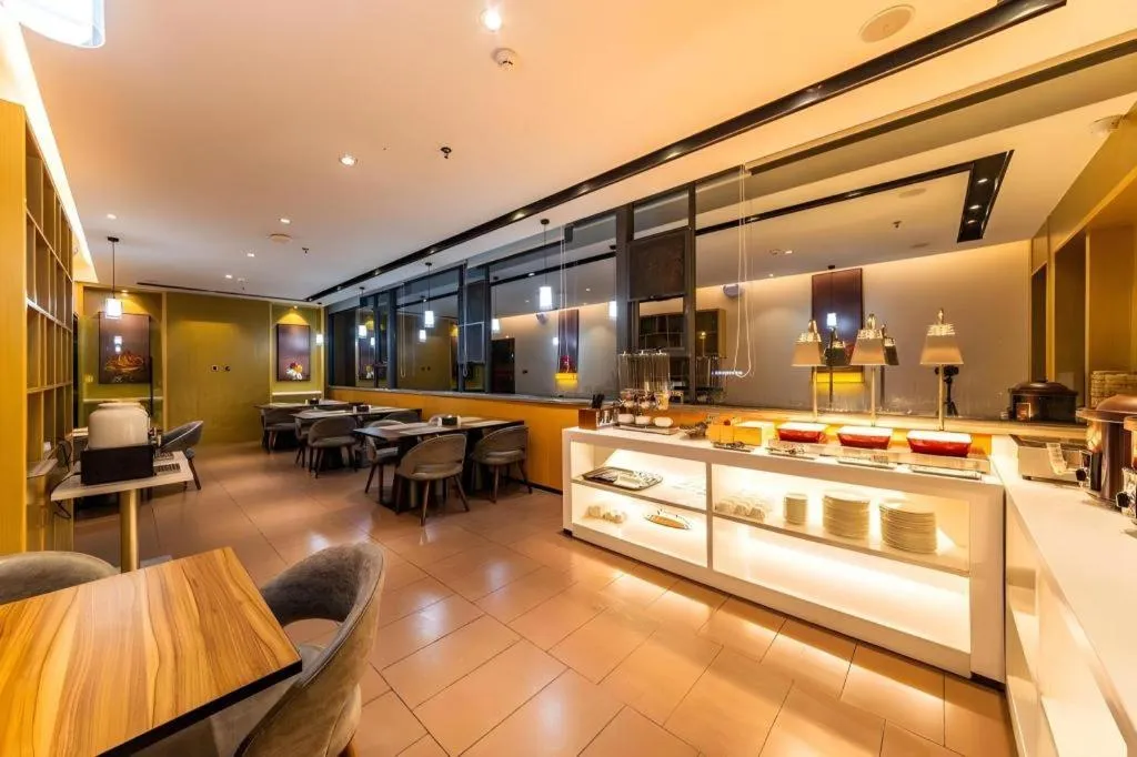 IU Hotel Kunming Jinma Bijifang Joy City