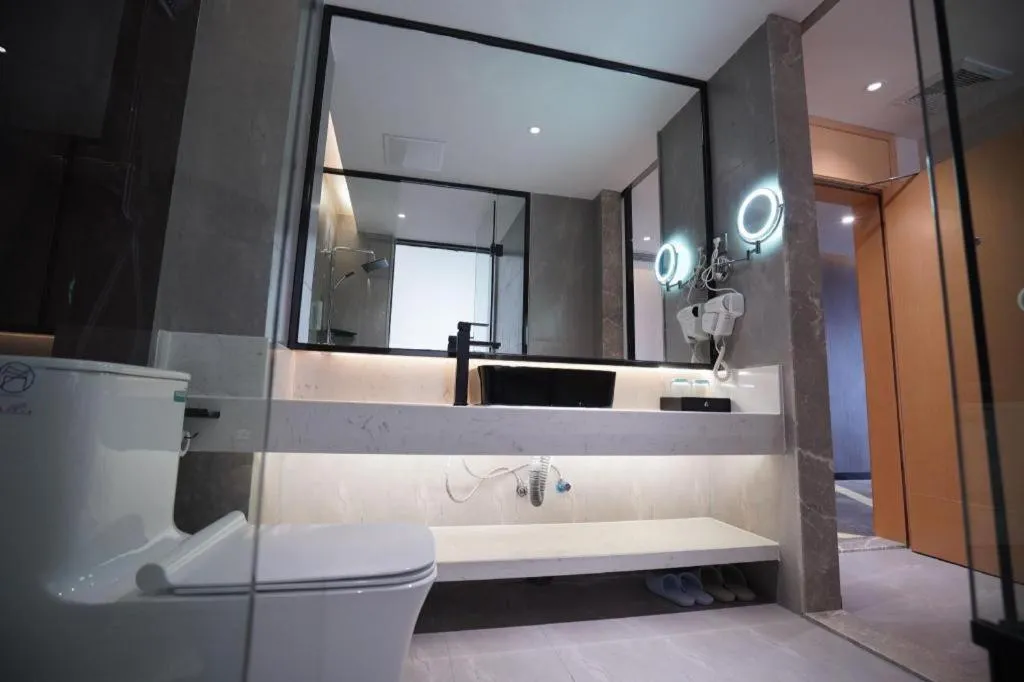 IU Hotels·Nanning Zoo Metro Station RT-Mart