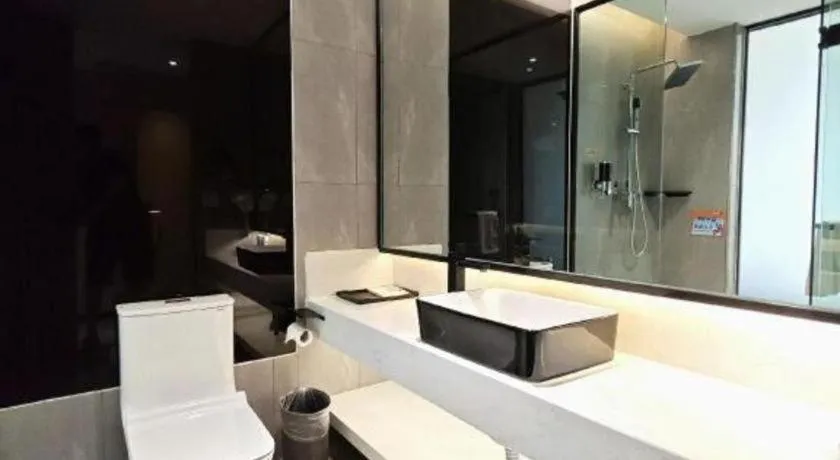 IU Hotels·Nanning Zoo Metro Station RT-Mart