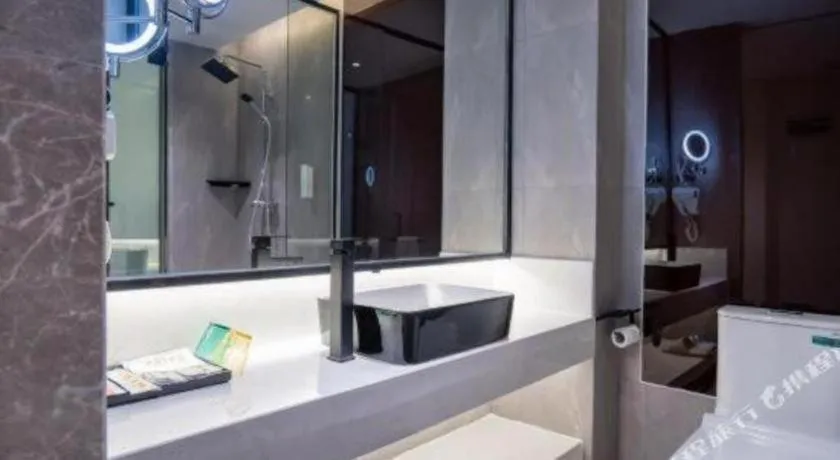 IU Hotels·Nanning Zoo Metro Station RT-Mart