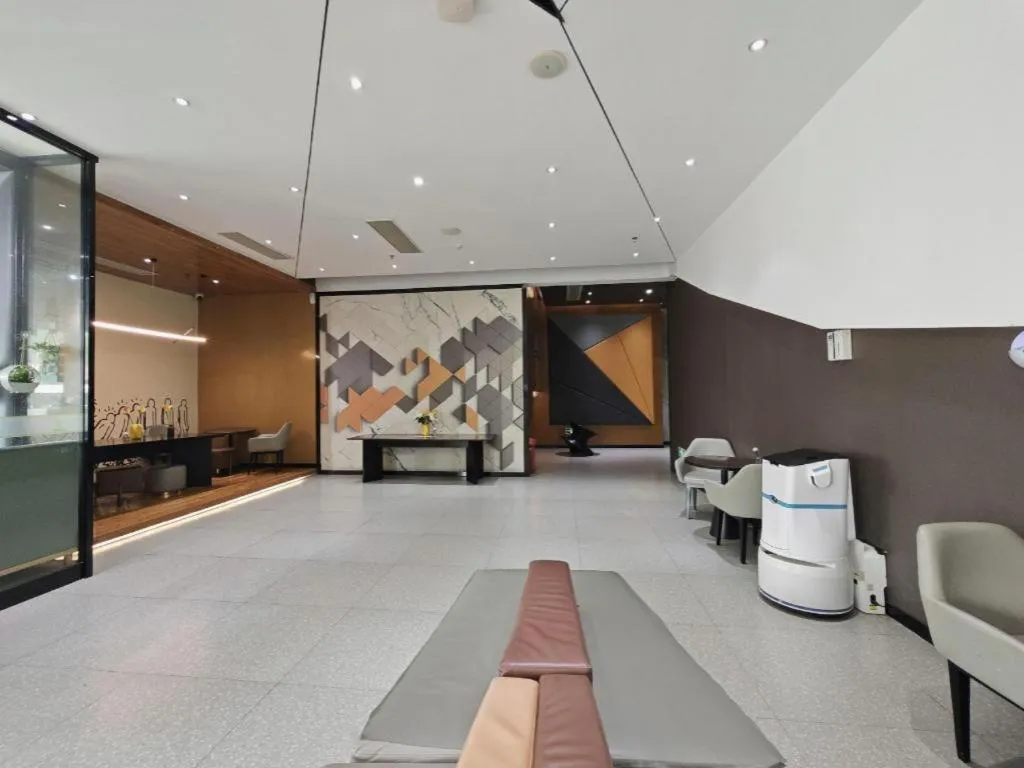 IU Hotels·Nanning Zoo Metro Station RT-Mart