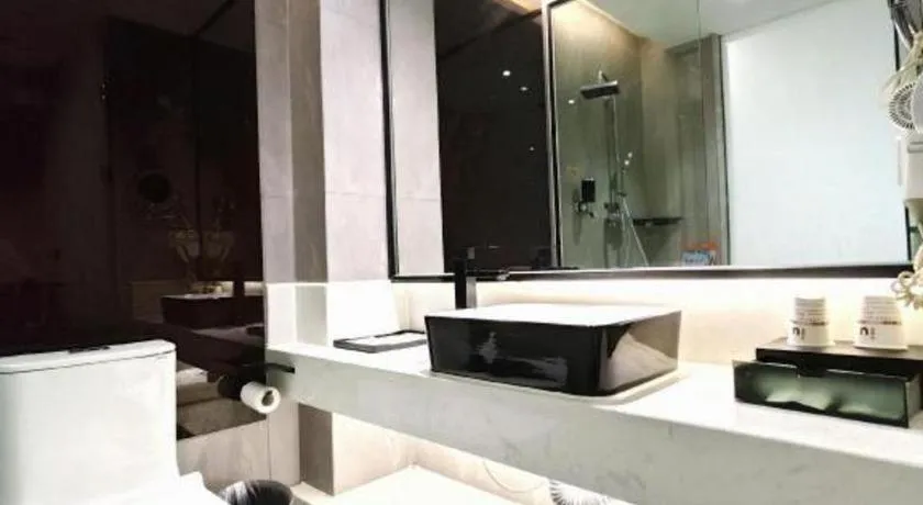 IU Hotels·Nanning Zoo Metro Station RT-Mart