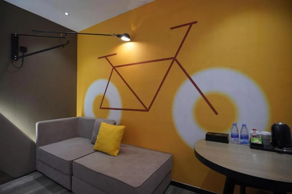 IU Hotels·Nanning Zoo Metro Station RT-Mart