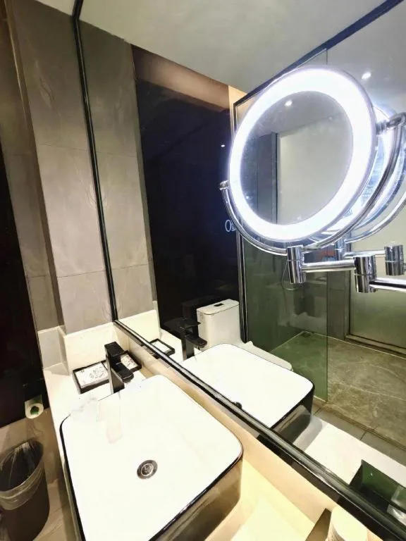 IU Hotels·Nanning Zoo Metro Station RT-Mart